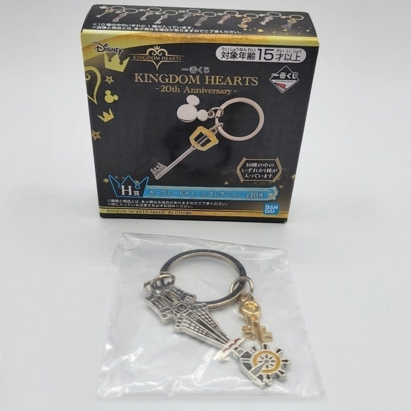 Kingdom Hearts Wheel of Fate Metal Keyblade Keychain - Picture 2 of 7
